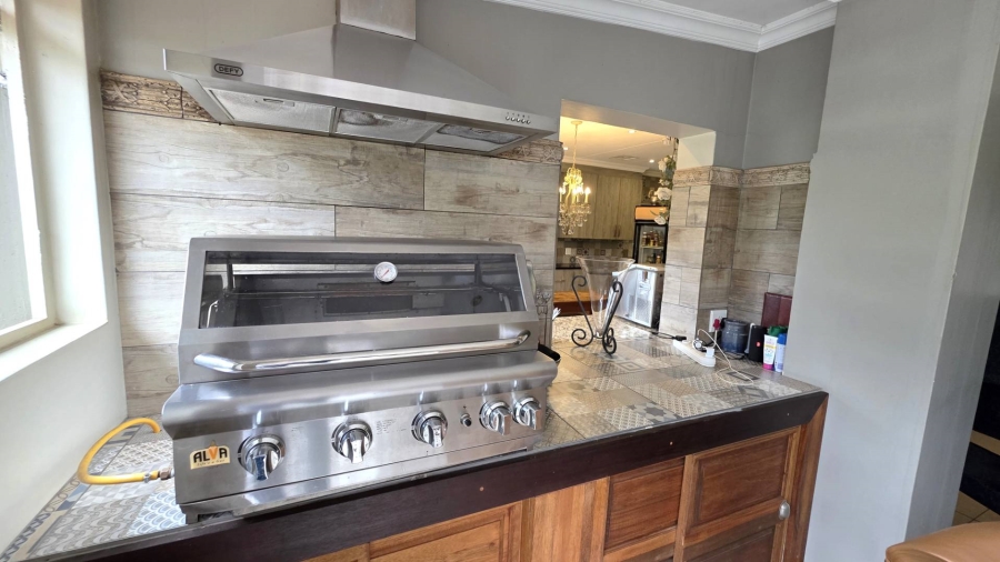 3 Bedroom Property for Sale in Caribbean Beach Club North West